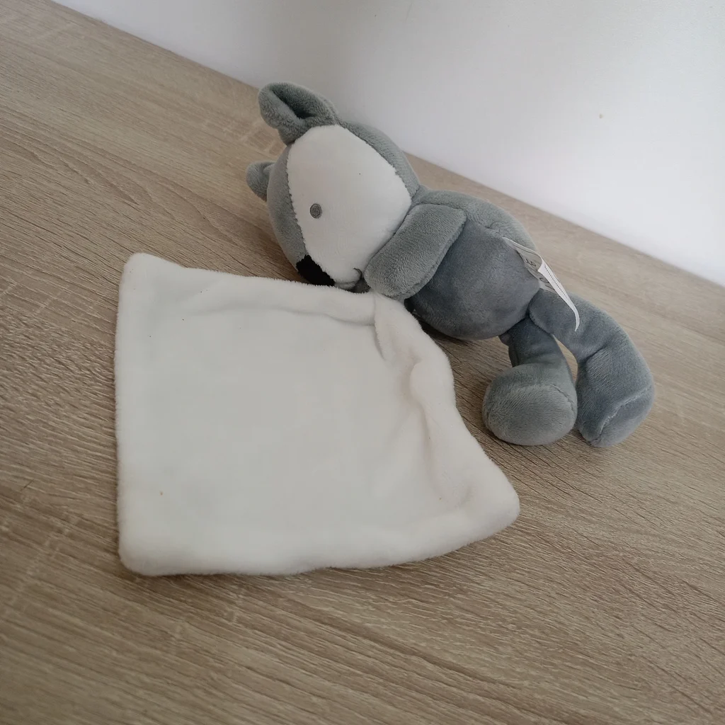 Doudou renard gris 